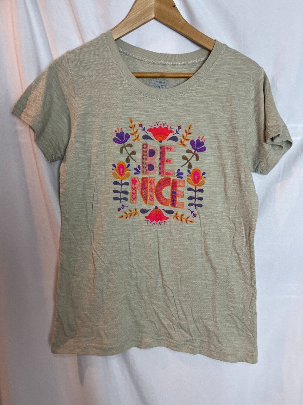 Women's Grey Graphic Natural Life T shirt Size S, "Be Nice"